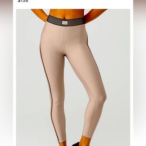 Never worn Alo 7/8 high waisted leggings